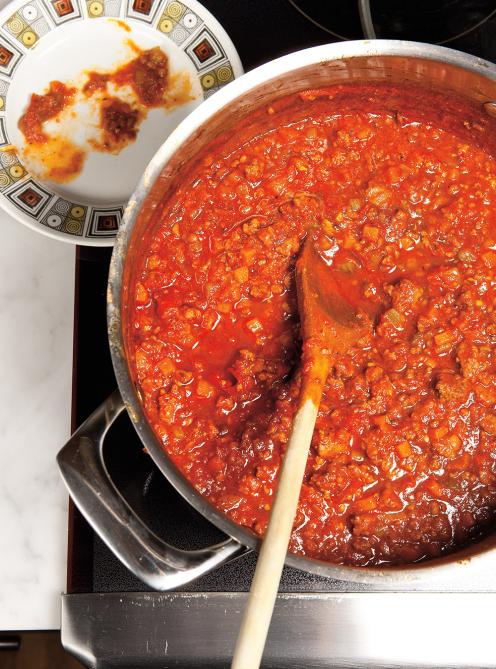 🍝 Spaghetti Québécois Traditionnel (avec amour, humour pis un peu trop de sauce)